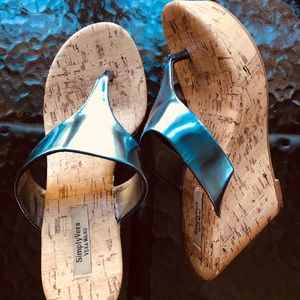 Simply Vera Vera Wang🌷 Beautiful cork wedges💙